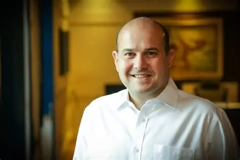 O QUE É QUE HÁ? MAIS UMA VEZ A FILIAÇÃO DE ROBERTO CLAUDIO AO UB É ADIADA