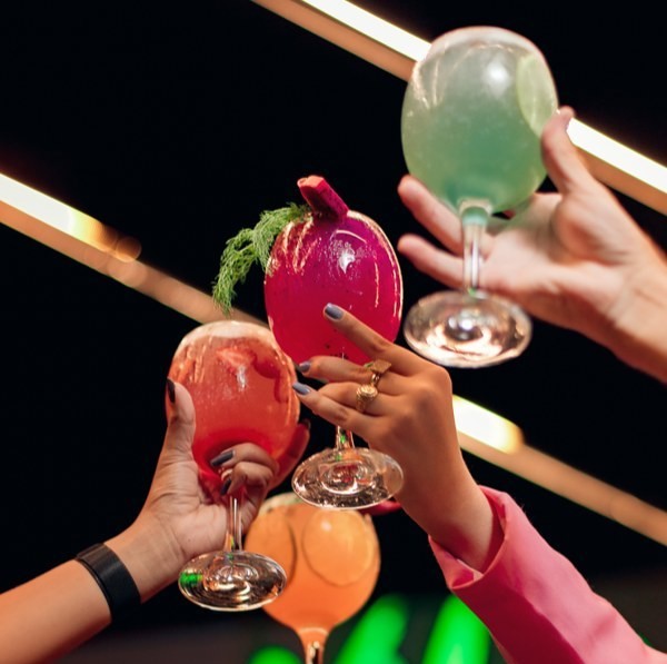 MARCOS PEIXOTO DESEJA GOOD NIGHT NESTE SÁBADO PARA COLUNÁVEIS E INDICA OPÇÕES SOCIAIS