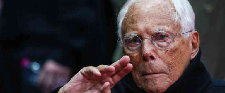 MORRE ESTILISTA GIORGIO ARMANI EM MILÃO