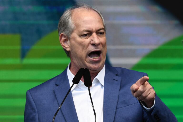 CIRO ACUSA COMPRA DE PARTIDOS E APONTA PARA UMA INVIABILIZAÇÃO DE SUA CANDIDATURA A GOVERNADOR