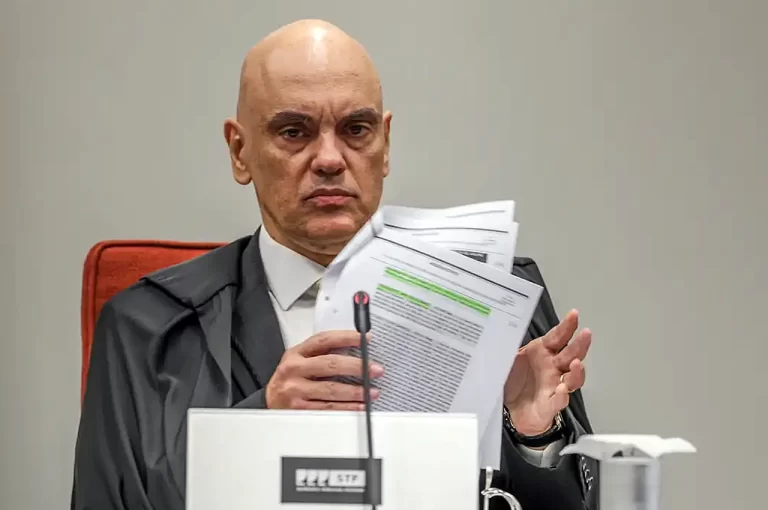 POR QUE AS DENÚNCIAS CONTRA MORAES JAMAIS SÃO APURADAS PELO SUPREMO?