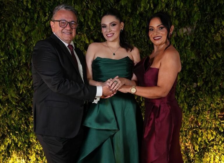 CAMILA BINO REALIZOU O GRANDE SONHO DE SUA VIDA: FORMATURA EM MEDICINA