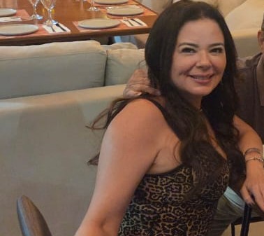 JOVEM SENHORA MARCIA NORÕES TAVARES FOI PIECE PRINCIPAL DE HAPPY HOUR NO GRAVETO