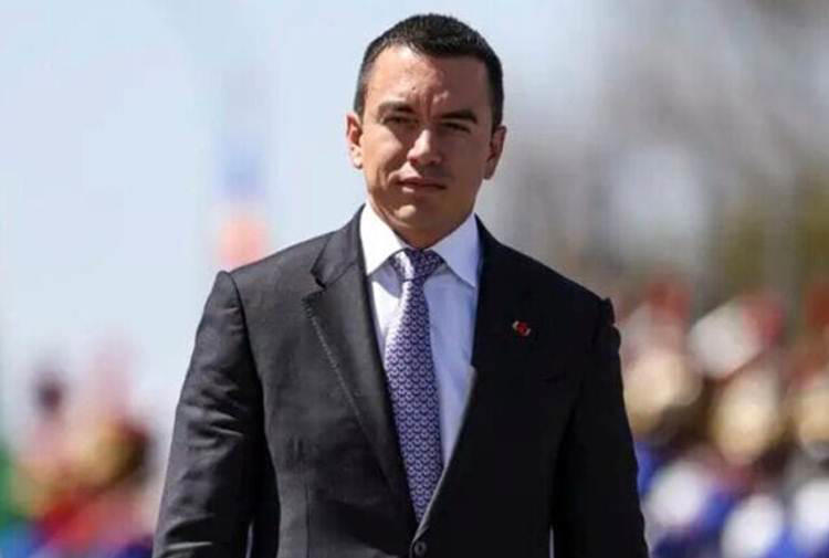 AGORA É MODA: PRESIDENTE DO EQUADOR SOFRE ATENTADO