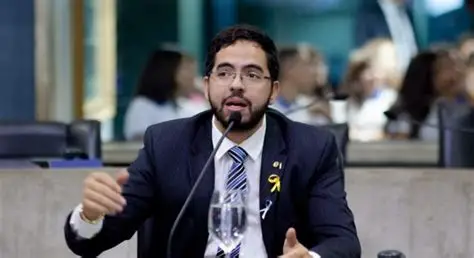 POR AJUDAR BASTANTE FARIAS BRITO, PREFEITO DEDA VAI VOTAR EM DAVI MACEDO PARA A ALECE