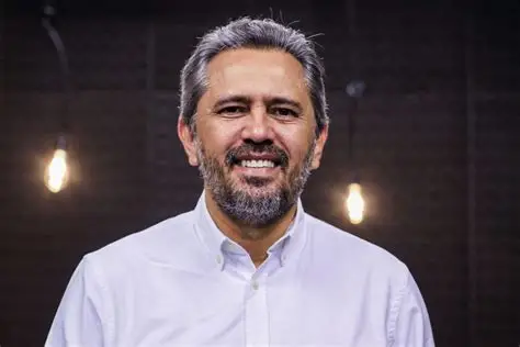 ELAMANO DE FREITAS ACRESCE MAIS 200 VAGAS PARA AMPLIAÇÃO DA CARGA HORÁRIA DE PROFESSORES