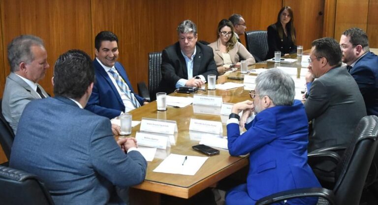 MATHEUS LEITE E FELIPE ANTERO EM BUSCA DE ALGO EM BRASÍLIA PERTENCENTE AO PREVICRATO