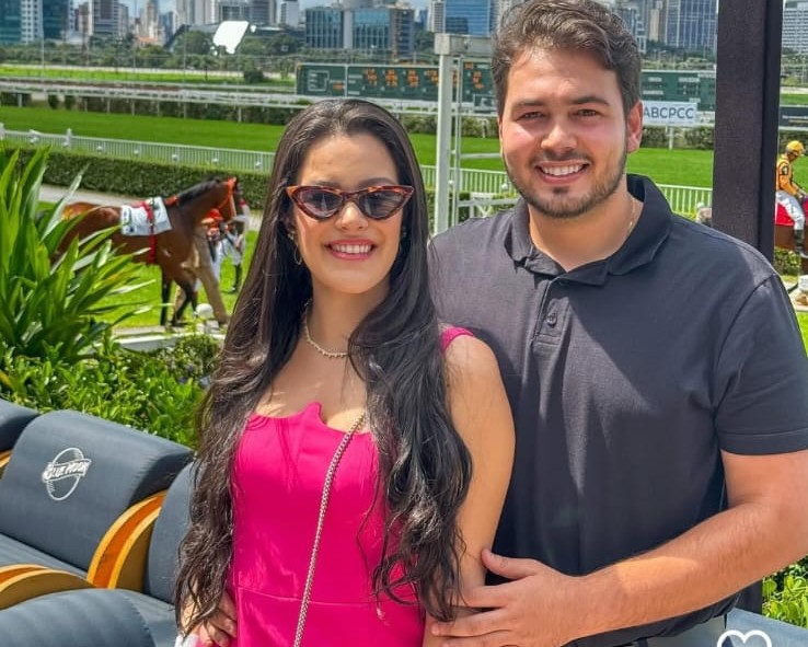 JOVEM MÉDICO ACREDITA QUE SEU AMOR ROMEIRO FOI O ACASO QUE DECIDIU E NÃO TEM COMO DESANDAR