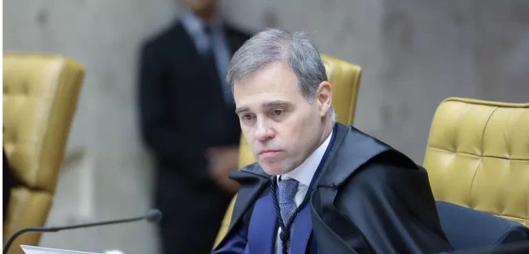 MENDONÇA SUSPENDE JULGAMENTO DE GOVERNADOR AP´PS SEU INSTITUTO SER CONTRATADO POR RR