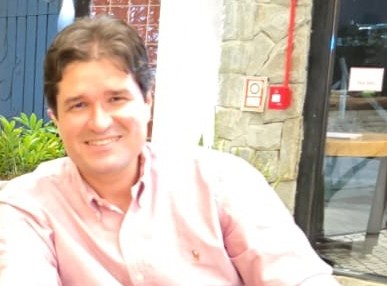 ESTRATEGISTA POLÍTICO FERNANDO TORRES ATERRISSOU EM JUAZEIRO DO NORTE E DEU SEU RECADO