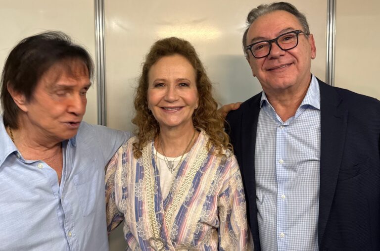 CARIRIOCAS COCY MILFONT E MEINHA BEZERRA ESPECIALMENTE EM SHOW DO REI ROBERTO CARLOS