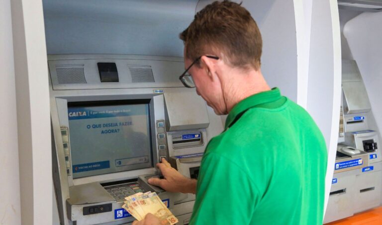 SERVIDORES DE VÁRZEA ALEGRE RECEBEM SALÁRIOS DE DEZEMBRO NESTA TERÇA-FEIRA