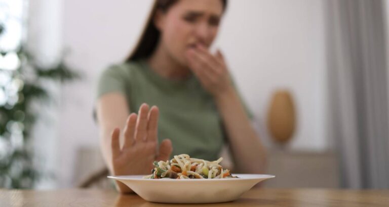 ALERTA VERMELO: JONNY ROCKETS ESTAVA SERVINDO COMIDA VENCIDA NO CARIRI SHOPPING