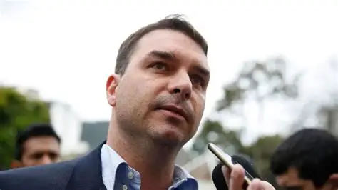 ENTREVISTA: FLÁVIO BOLSONARO FALA SÓ TUDO SOBRE A SUA CANDIDATURA A PRESIDENTE