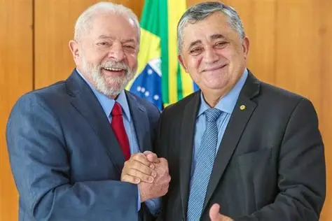 GUIMARÃES SE REÚNE COM LULA PARA DEFINIREM  SUA ESTADA AMANHÃ NO CEARÁ