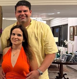 ROMMINHO BEZERRA E CAMILA PIPOCAM CHAMPAGNE EM RECIFE NA NUIT DE SÃO SILVESTRE