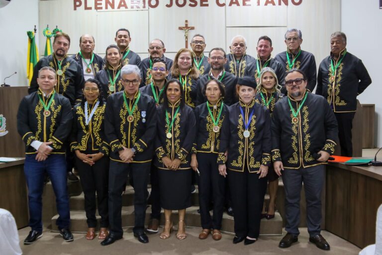 NOBLESSE OBLIGE: POR SUA NOBREZA DE VIDA FRANCISCO JOSÉ DE FIGUEIREDO CORREIA É O MAIS NOVO MEMBRO DA AVL