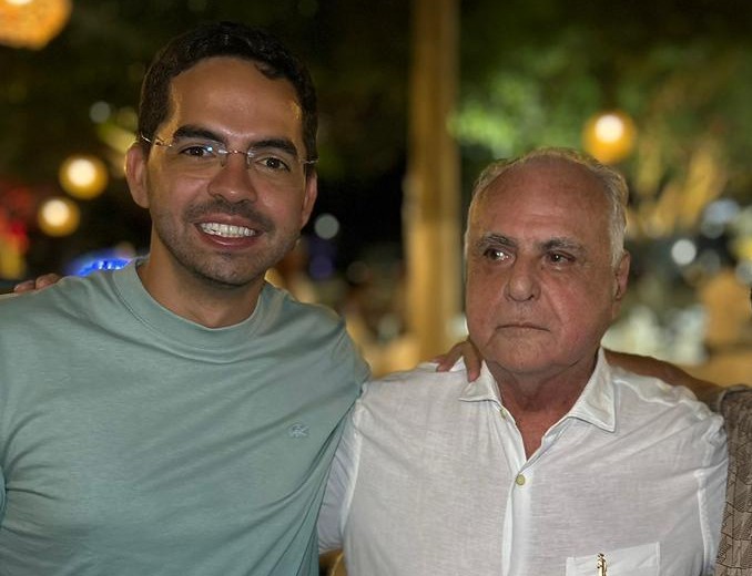 COBERTURA DO NATAL CHEIO DE LUZ DE ROBERTO E FERNANDA PESSOA PARA A PRESS E POLÍTICOS CARIRIENSES