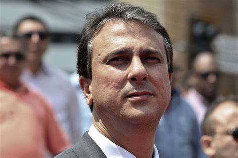 CAMILO SANTANA MINIMIZA CIRO GOMES E DIZ QUE ELE NÃO REPRESENTA AMEAÇA AO SEU GRUPO POLÍTICO