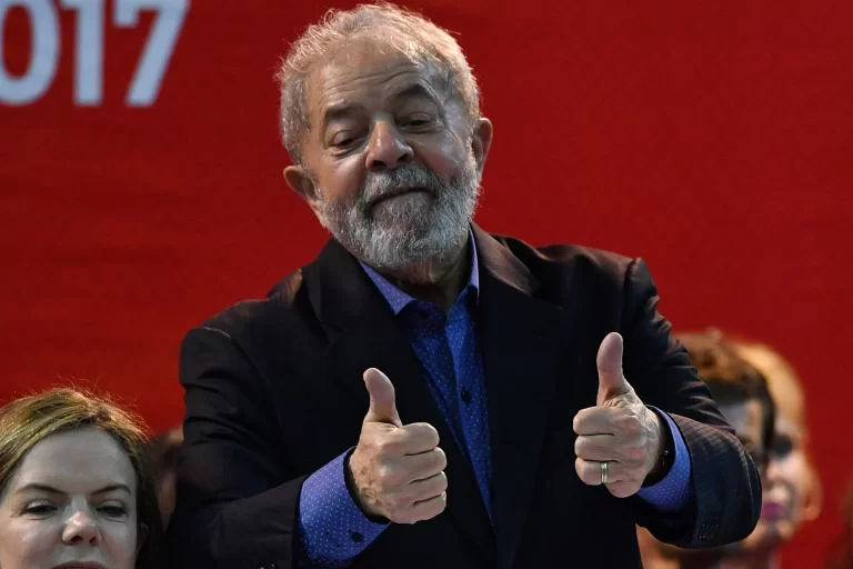 ENTRE A DESAPROVAÇÃO E O VOTO: O PARADOXO ELEITORAL DE LULA NOS GRANDES COLÉGIOS