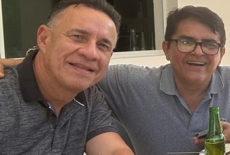 MÉDICO TULIO GOMES NA CONDIÇÃO DE MAIS NOVO SOLTEIRÃO DA PRAÇA, RECEBEU FRIENDS Em SEU NOVO ADDRESS