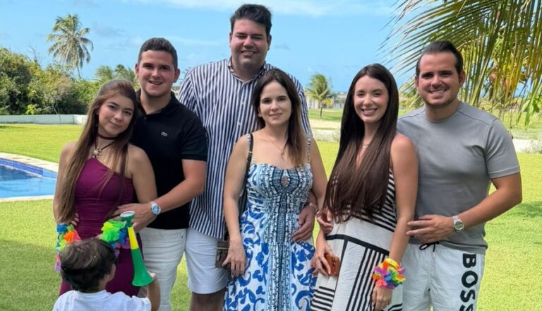 ROMMINHO BEZERRA E SUA CAMILLA FORAM LOCOMOTIVAS DE “CARNÁ” FAMILIAR EM AQUIRAZ