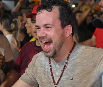 PREFEITÃO DE BARBALHA CONTINUA A JOGAR NO TIME DO APOIADORES DO FEIJÃO PRETO DO MARCOS PEIXOTO