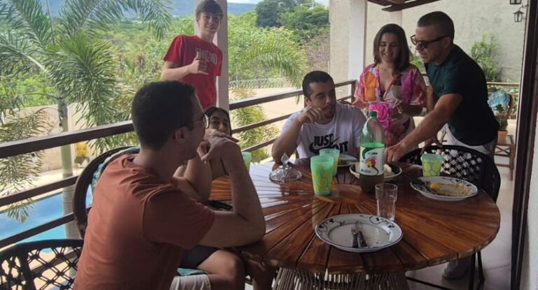 MARIANA REBOUÇAS FOI ALVO DE COMEMORAÇÃO PELA PASSAGEM NO VESTIBULAR