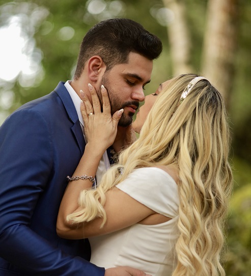 MARCOS PEIXOTO TROCA IDEIAS COM CANTOR RAFAEL ALENCAR QUE TERÁ A SUA MULHER TATY GIRL A CANTAR NO CARNAVAL CRATENSE