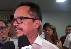 CRAJUBAR ENFEITA O CARIRI E O CEARÁ, ATRAVÉS DA MAJESTADE DE SUA JOVEM CLASSE POLÍTICA