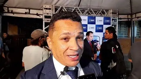 CRATENSES RECEBEM COM ESPANTO ATITUDE GROSSEIRA DE EDIL CONTRA A SUA COMPANHEIRA