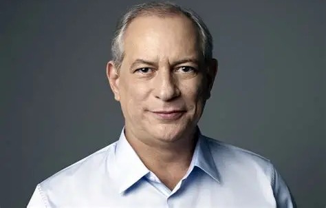 ESTÃO TENTANDO USAR CIRO GOMES COMO BUCHA DE CANHÃO, MAS ELE PENSA LÁ COM OS SEUS BOTÕES: “PRA LÁ VIOLÃO!”