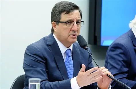 DANILO FORTE NA CORDA BAMBA: LULA NÃO O QUER COMO MINISTRO DO TCU