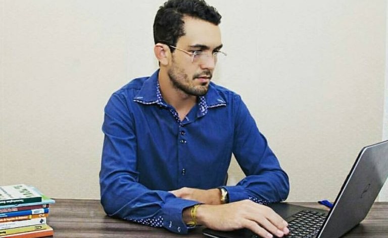 VARZEALEGRENSE LAÉCIO MORAES É EMPOSSADO PROFESSOR EFETIVO DO IFSERTÃO-PE