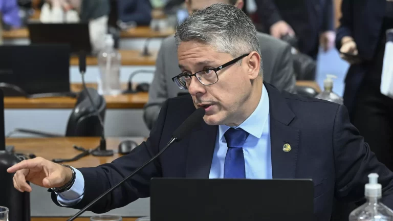 ESCRITÓRIO DA MULHER DE MORAES VAI PROCESSAR O SENADOR ALESSANDRO VIEIRA