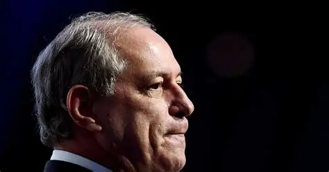 FALTA DE CANDIDATOS A DEPUTADOS DESESTIMULA CIRO A SEGUIR EM FRENTE