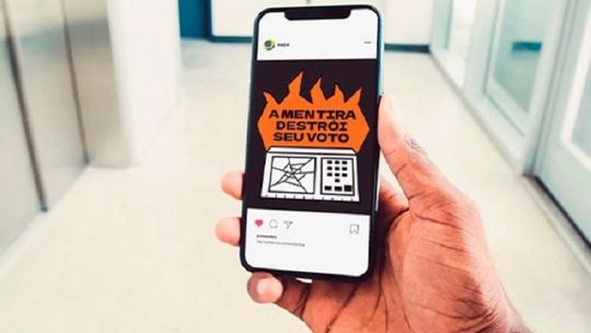 POLÍTICOS ENGANAM O POVO COM DISCURSOS FALACIOSOS E FANTASIOSOS NA INTERNET