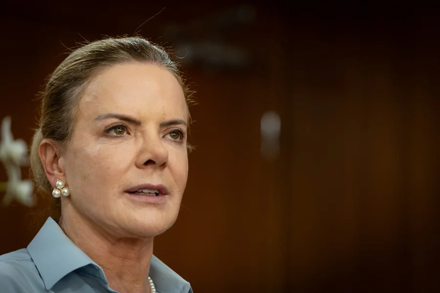 “MISÓGINO DE EXTREMA DIREITA”: GLEISE REAGE À OFENSA FEITA POR ALIADO DE TRUMP