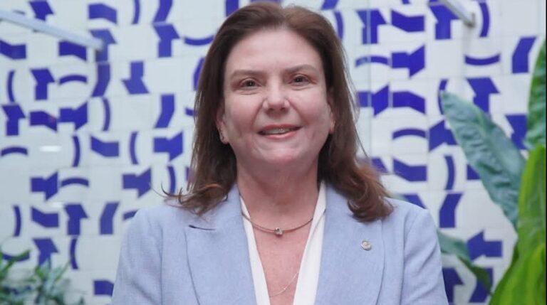 FERNANDA PESSOA ATÉ O DIA 4 DE ABRIL CHEGARÁ A UM PORTO SEGURO