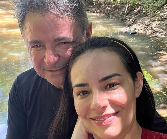 DONA CEGONHA TROUXE DE PRESENTE PARA HELDER MÁXIMO E SÔNIA A BABY MARIA TERESA