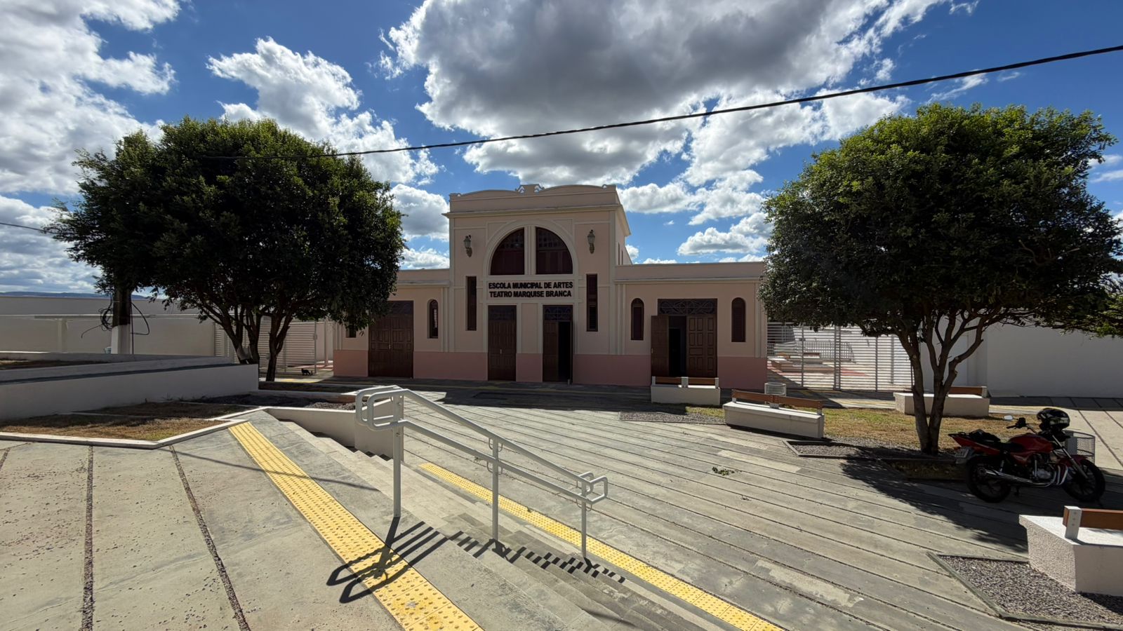 ESCOLA MUNICIPAL MARQUISE BRANCA SERÁ INAUGURADA NESTA TERÇA(26/05)