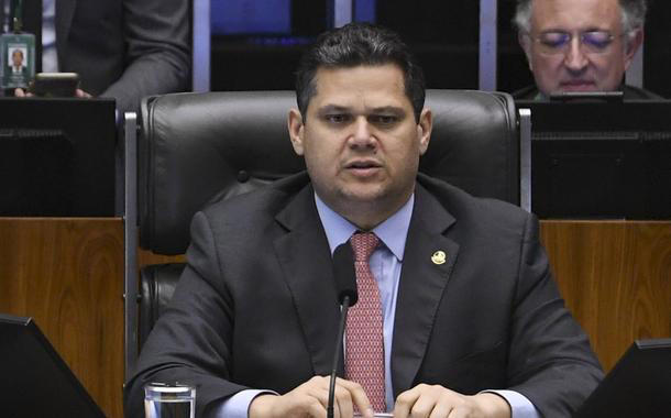 ESTADÃO APONTA ALCOLUMBRE COMO SIMBOLO DA DEGRADAÇÃO DO SENADO
