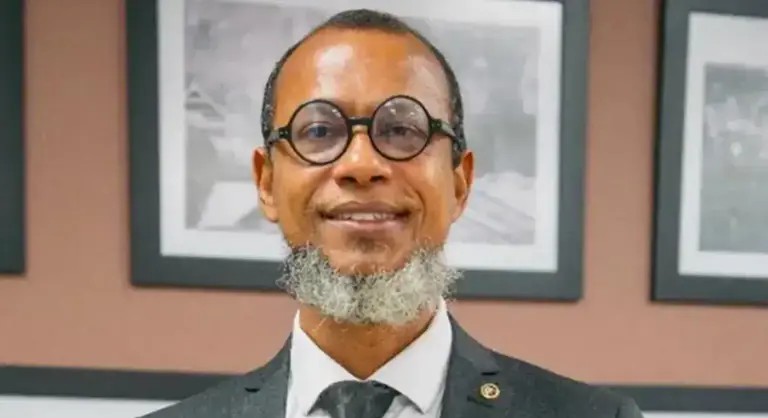 DEMISSÃO DO JUIZ NEGRO ROBSON JOSÉ É SINAL DE QUE O RACISMO ESTÁ DENTRO ATÉ DO JUDICIÁRIO