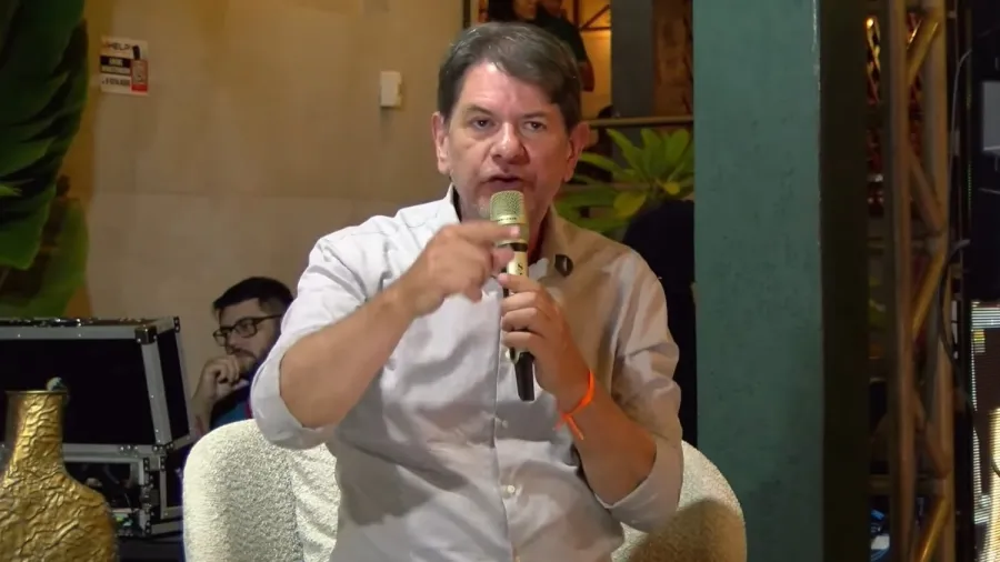 “DEUS TÁ VENDO”: REAÇÃO DE CID GOMES À ALIANÇA DE CIRO COM LÍDER DE MOTIM QUE QUASE O MATOU