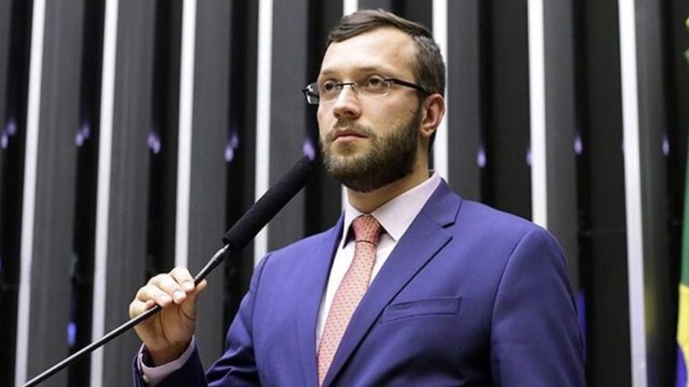 FRAUDE MASTER QUE JÁ ATROPELOU RATINHO JR., PARTE PARA ATROPELAR BOLSONARISTA FILIPE BARROS