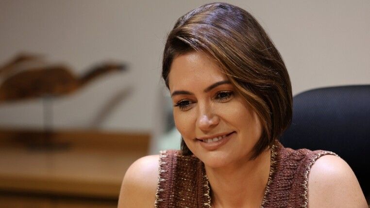 AVE MARIA! MICHELLE BOLSONARO: ALIANÇA DIREITA/CIRO GOMES É O EIXO DO MAL