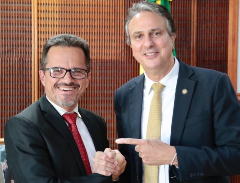 PREFEITO ANDRÉ BARRETO CONTINUA NUMA BOA E NEM ESCUTA A ZOADA DA MUTUCA