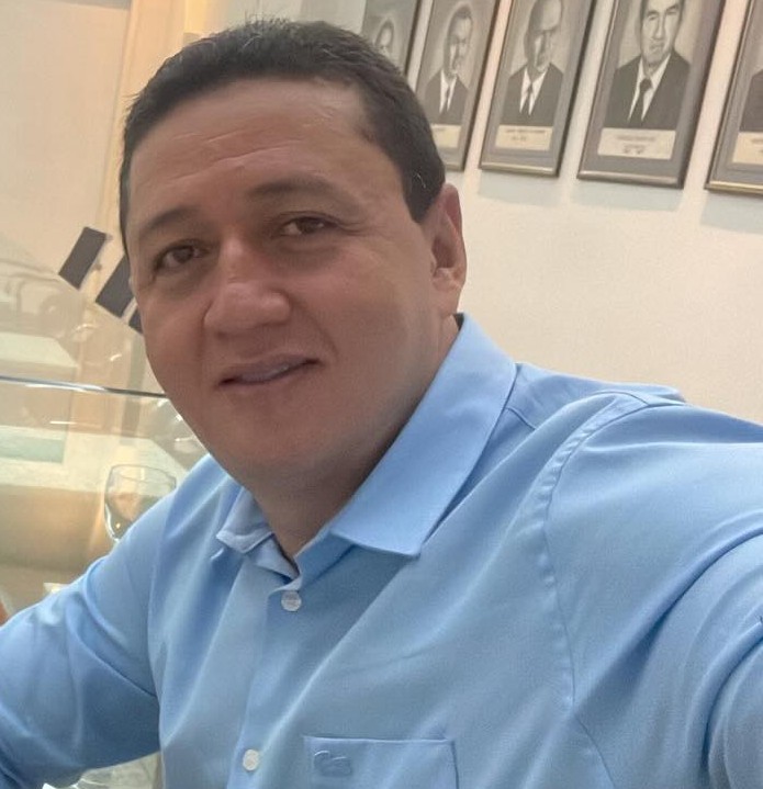 GLÊDSON BEZERRA POR SUA SERIEDADE E DESTREZA POLÍTICA CHATEIA, MAS ELE VAI SURFANDO NESSA ONDA NUMA BOA