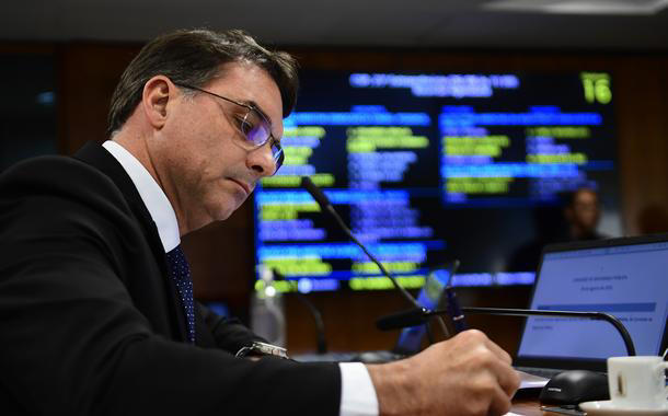 REAL TIME DATA REVELA DESGASTE  DE FLÁVIO BOLSONARO E ASCENSÃO DE ALTERNATIVAS DA DIREITA PARA 2026