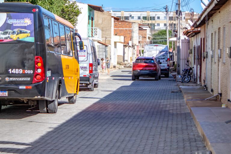 OBRAS DE PAVIMENTAÇÃO INTERTRAVADA SOMAM 3.719,90 METROS QUADRADOS EM VÁRZEA ALEGRE
